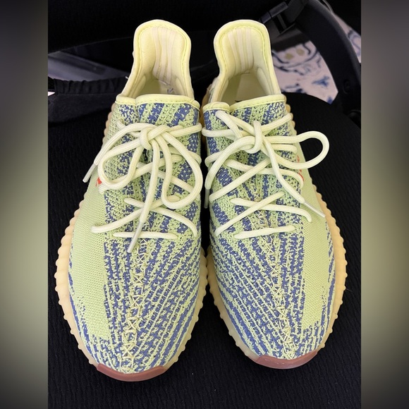 New Men’s 11.5 Adidas Yeezy - Picture 4 of 7